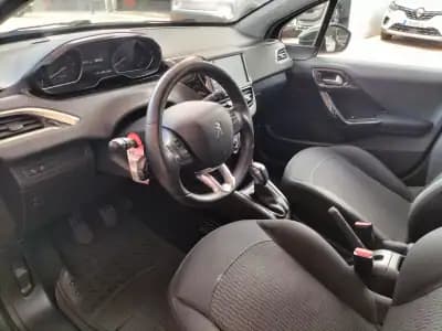 Vendo Peugeot 208 2017 - 10750 EUR, 96000 km - AUTO.MOTO.pt