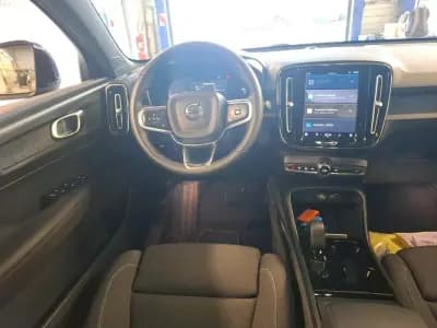 Vendo Volvo C40 2023 - 32750 EUR, 59431 km - AUTO.MOTO.pt