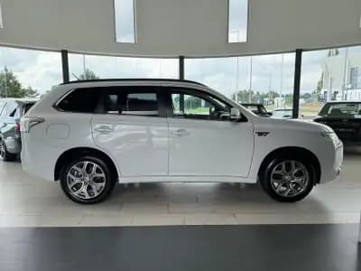 Vendo Mitsubishi Outlander 2015 - 15990 EUR, 157367 km - AUTO.MOTO.pt