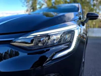 Vendo Renault Clio 2023 - 14750 EUR, 24600 km - AUTO.MOTO.pt