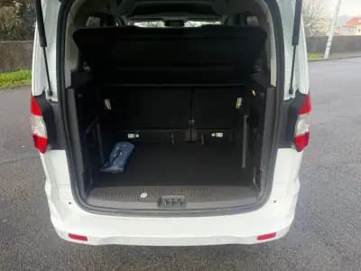 Vendo Ford Tourneo Courier 2019 - 9900 EUR, 133000 km - AUTO.MOTO.pt