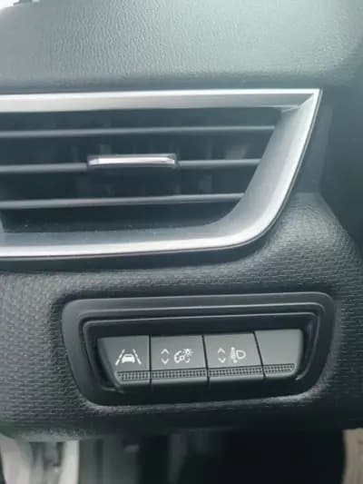 Vendo Renault Clio 2020 - 13990 EUR, 94621 km - AUTO.MOTO.pt