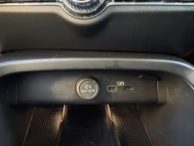 Vendo Volvo XC 40 2021 - 29500 EUR, 116000 km - AUTO.MOTO.pt