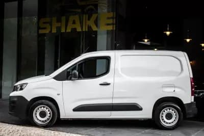 Vendo Peugeot Partner 2021 - 12990 EUR, 103902 km - AUTO.MOTO.pt