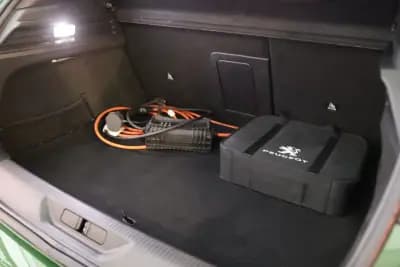 Vendo Peugeot 308 2021 - 24900 EUR, 75000 km - AUTO.MOTO.pt