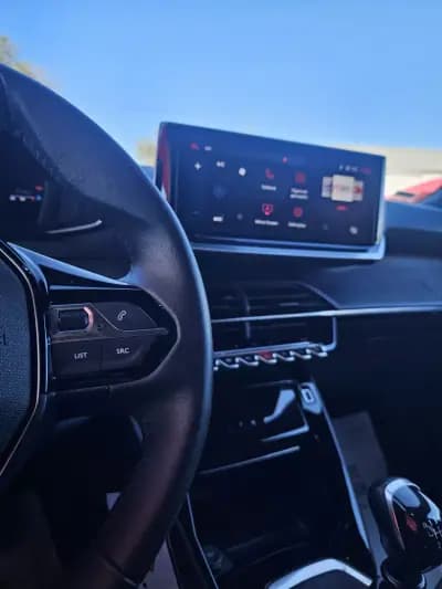 Vendo Peugeot 2008 2024 - 22900 EUR, 27230 km - AUTO.MOTO.pt