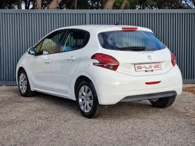 Vendo Peugeot 208 2018 - 9990 EUR, 100238 km - AUTO.MOTO.pt