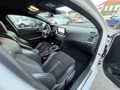 Vendo Kia ProCeed 2022 - 19450 EUR, 92000 km - AUTO.MOTO.pt