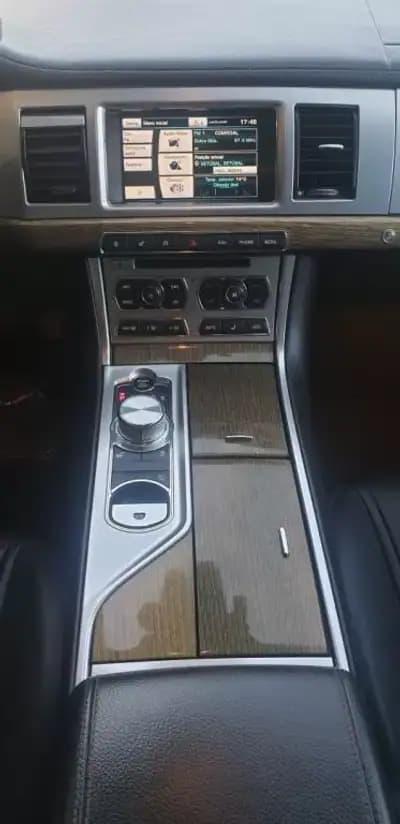 Sell Jaguar XF Sportbrake 2015 - 19990 EUR, 179000 km - AUTO.MOTO.pt