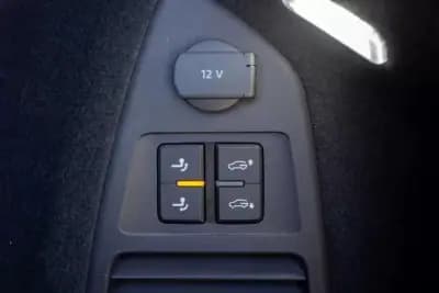 Vendo Volkswagen Touareg 2021 - 59900 EUR, 55000 km - AUTO.MOTO.pt