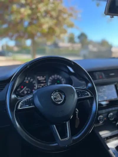 Vendo Skoda Octavia 2016 - 10500 EUR, 200000 km - AUTO.MOTO.pt