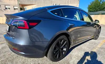 Vendo Tesla Model 3 2020 - 26500 EUR, 111500 km - AUTO.MOTO.pt