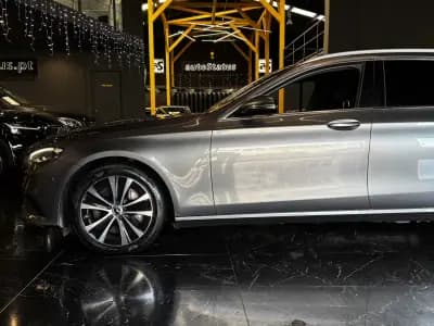 Vendo Mercedes-Benz E 300 2023 - 44990 EUR, 56100 km - AUTO.MOTO.pt