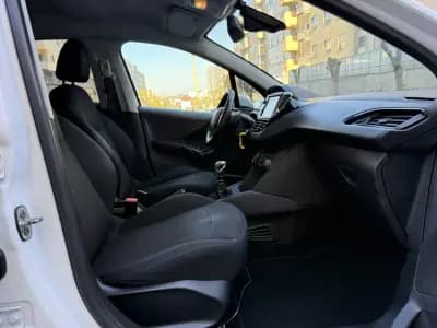 Vendo Peugeot 208 2018 - 9450 EUR, 128000 km - AUTO.MOTO.pt