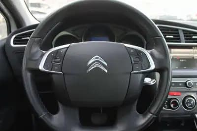 Sell Citroën C4 2017 - 12990 EUR, 132000 km - AUTO.MOTO.pt