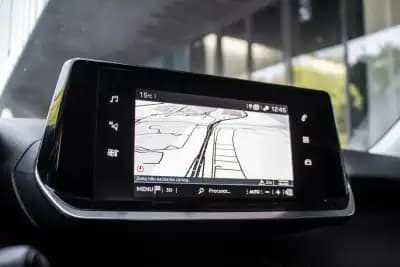 Vendo Peugeot 2008 2021 - 17990 EUR, 74657 km - AUTO.MOTO.pt