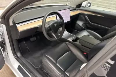 Vendo Tesla Model 3 2021 - 25450 EUR, 58710 km - AUTO.MOTO.pt