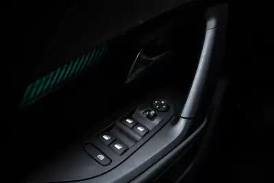 Vendo Peugeot 2008 2021 - 17990 EUR, 74657 km - AUTO.MOTO.pt