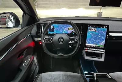 Vendo Renault Mégane E-Tech 2023 - 24450 EUR, 60913 km - AUTO.MOTO.pt