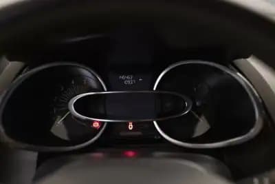 Vendo Renault Clio 2016 - 10900 EUR, 146780 km - AUTO.MOTO.pt