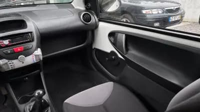 Sell Citroën C1 2014 - 5750 EUR, 102021 km - AUTO.MOTO.pt