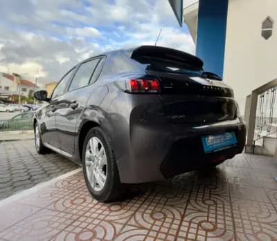 Vendo Peugeot 208 2020 - 13950 EUR, 98000 km - AUTO.MOTO.pt