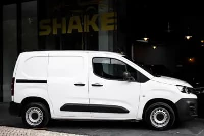 Vendo Peugeot Partner 2021 - 12990 EUR, 103902 km - AUTO.MOTO.pt