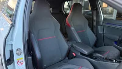 Vendo Volkswagen Golf 2021 - 39900 EUR, 55600 km - AUTO.MOTO.pt