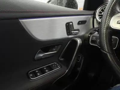 Sell Mercedes-Benz CLA 180 2020 - 25400 EUR, 176284 km - AUTO.MOTO.pt