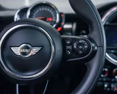 Vendo MINI Cooper 2015 - 19990 EUR, 135300 km - AUTO.MOTO.pt