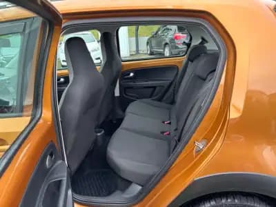 Vendo Volkswagen Cross Up! 2018 - 13990 EUR, 101322 km - AUTO.MOTO.pt