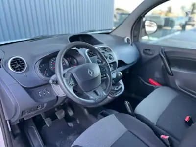 Vendo Renault Kangoo 2018 - 14500 EUR, 101052 km - AUTO.MOTO.pt