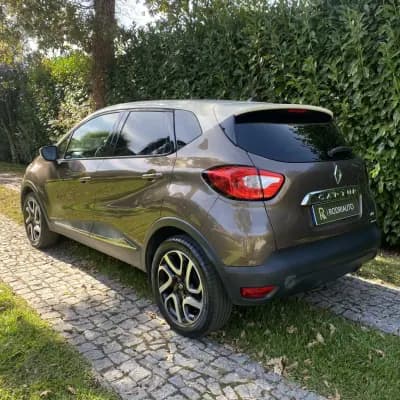 Vendo Renault Captur 2014 - 13990 EUR, 146000 km - AUTO.MOTO.pt