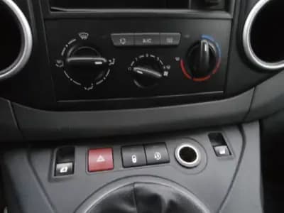 Sell Peugeot Partner 2016 - 12900 EUR, 211456 km - AUTO.MOTO.pt