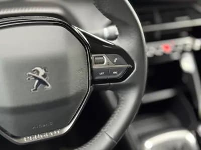 Sell Peugeot 208 2022 - 13800 EUR, 40000 km - AUTO.MOTO.pt