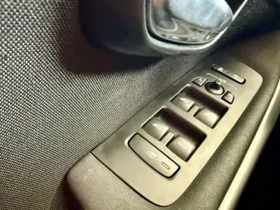 Vendo Volvo V40 2017 - 17490 EUR, 131420 km - AUTO.MOTO.pt