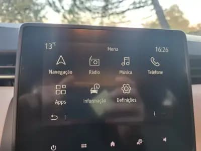 Vendo Renault Clio 2023 - 19990 EUR, 21500 km - AUTO.MOTO.pt