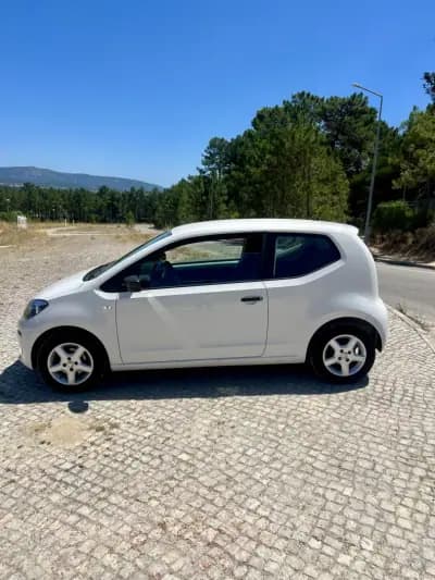 Vendo Volkswagen Up! 2013 - 5499 EUR, 144000 km - AUTO.MOTO.pt