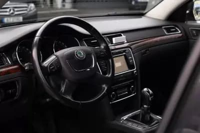 Vendo Skoda Superb Break 2011 - 7999 EUR, 290000 km - AUTO.MOTO.pt