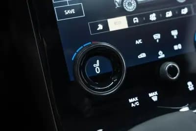 Vendo Land Rover Range Rover Velar 2025 - 55950 EUR, 51000 km - AUTO.MOTO.pt