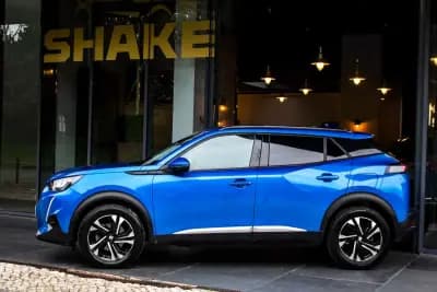 Vendo Peugeot e-2008 2021 - 20850 EUR, 59500 km - AUTO.MOTO.pt