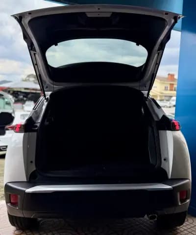 Vendo Peugeot 2008 2021 - 17950 EUR, 65000 km - AUTO.MOTO.pt