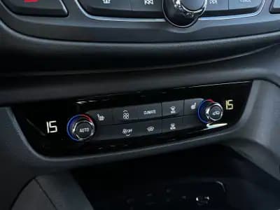 Vendo Opel Insignia Grand Sport 2022 - 17990 EUR, 102300 km - AUTO.MOTO.pt