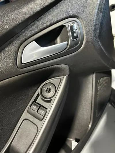 Vendo Ford Focus 2018 - 9900 EUR, 71250 km - AUTO.MOTO.pt