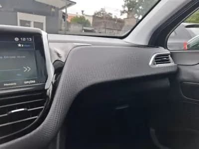 Sell Peugeot 208 2017 - 8900 EUR, 191000 km - AUTO.MOTO.pt