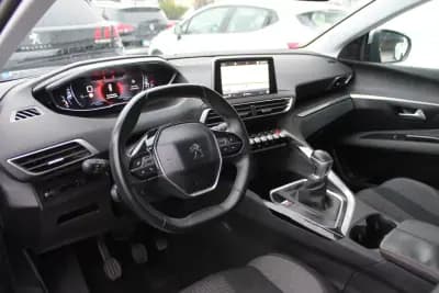 Vendo Peugeot 3008 2018 - 16500 EUR, 205000 km - AUTO.MOTO.pt