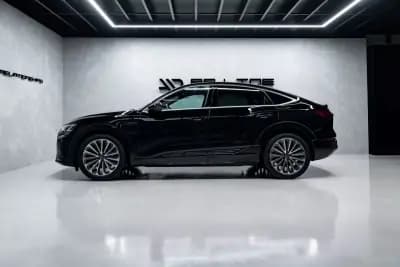 Vendo Audi Q8 e-Tron Sportback 2023 - 49950 EUR, 55000 km - AUTO.MOTO.pt