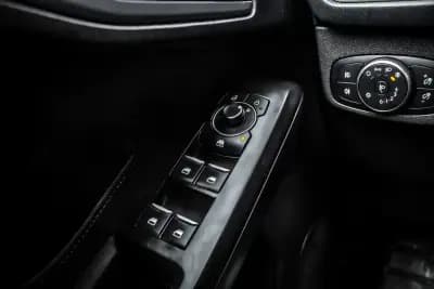 Vendo Ford Focus SW 2023 - 18990 EUR, 64785 km - AUTO.MOTO.pt