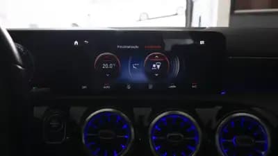 Vendo Mercedes-Benz A 250e Limousine 2021 - 25900 EUR, 102000 km - AUTO.MOTO.pt