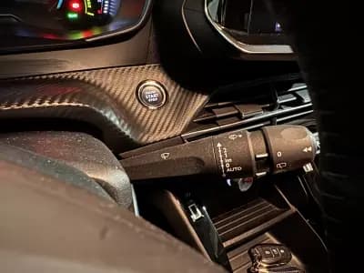 Vendo Peugeot e-2008 2021 - 19900 EUR, 40000 km - AUTO.MOTO.pt